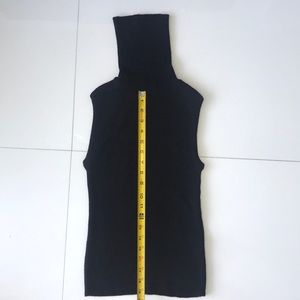 RICHMOND Black Italian Turtleneck Sleeveless Top